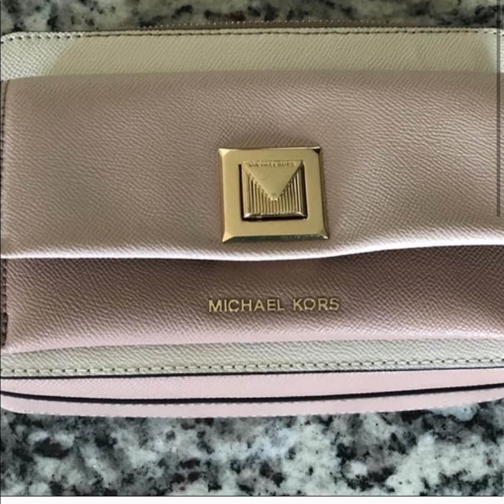 Michael Kors Crossbody Camera Bag - Picture 3 of 9
